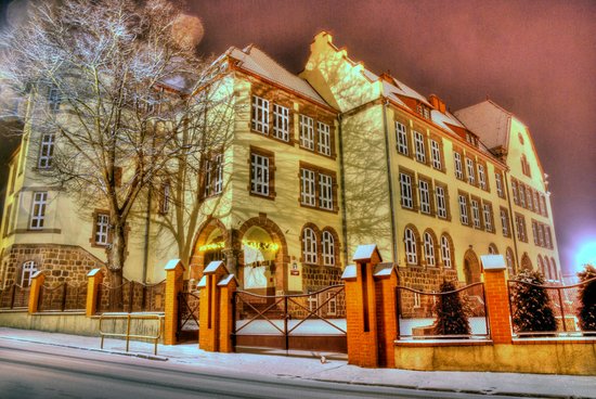 późnobarokowy zespół architektoniczny
gimnazjum jezuickiego z XVIII w. (ul. Kilińszczaków),
